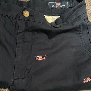 Vineyard Vines Dark Blue Shorts with embroidered Flag Whale